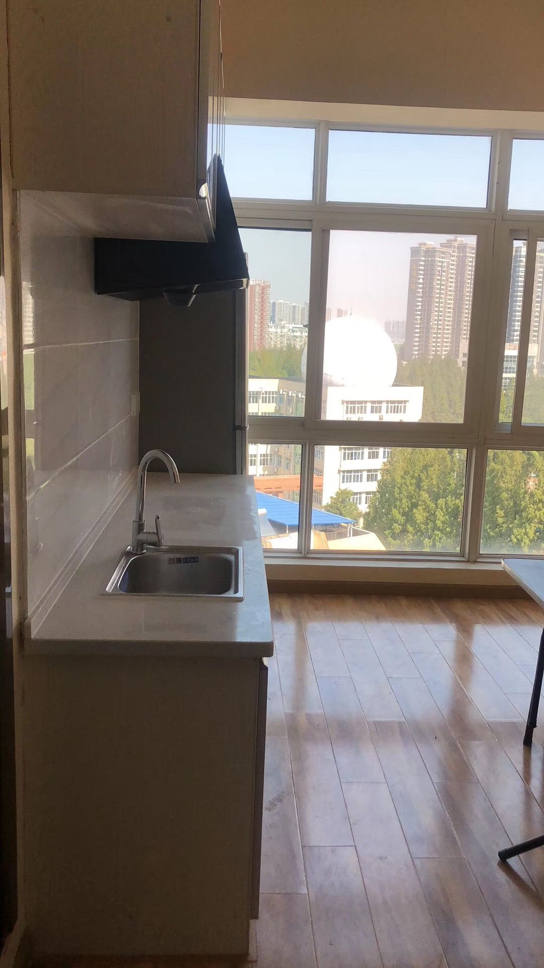 �����Է����