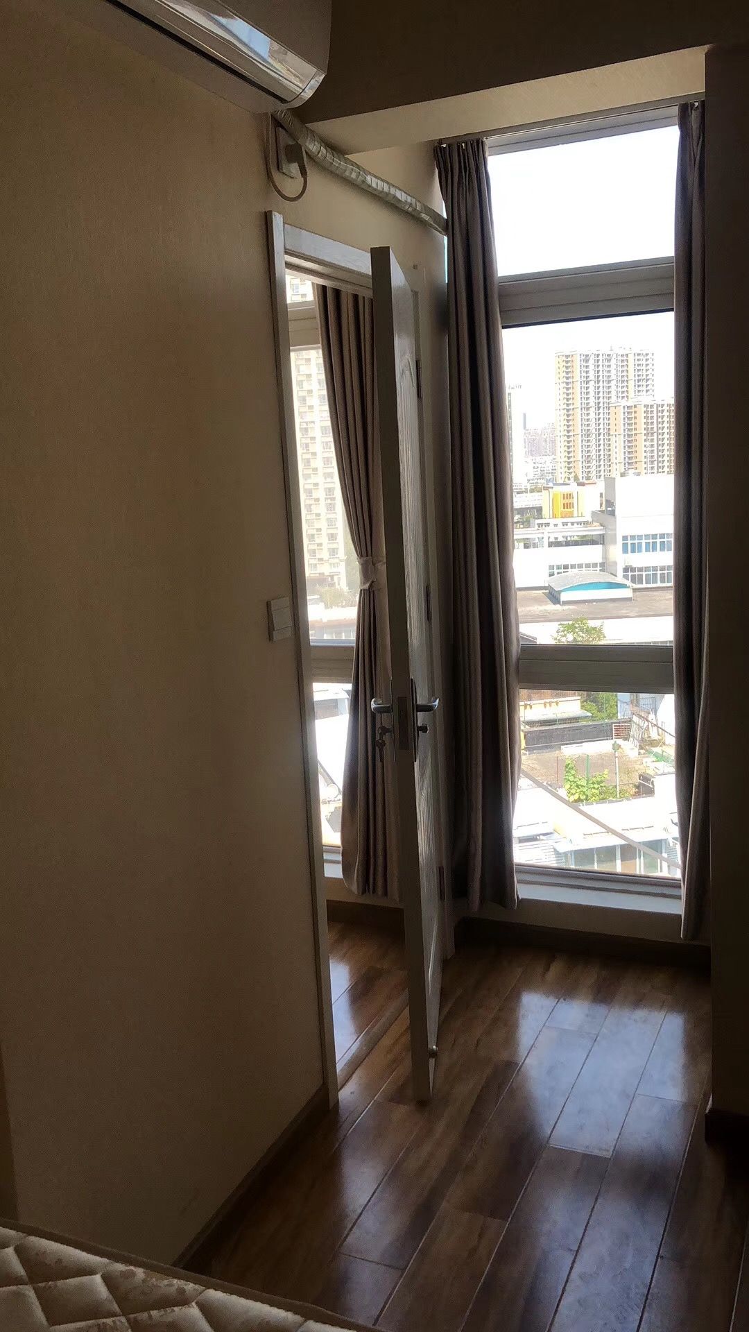 �����Է����