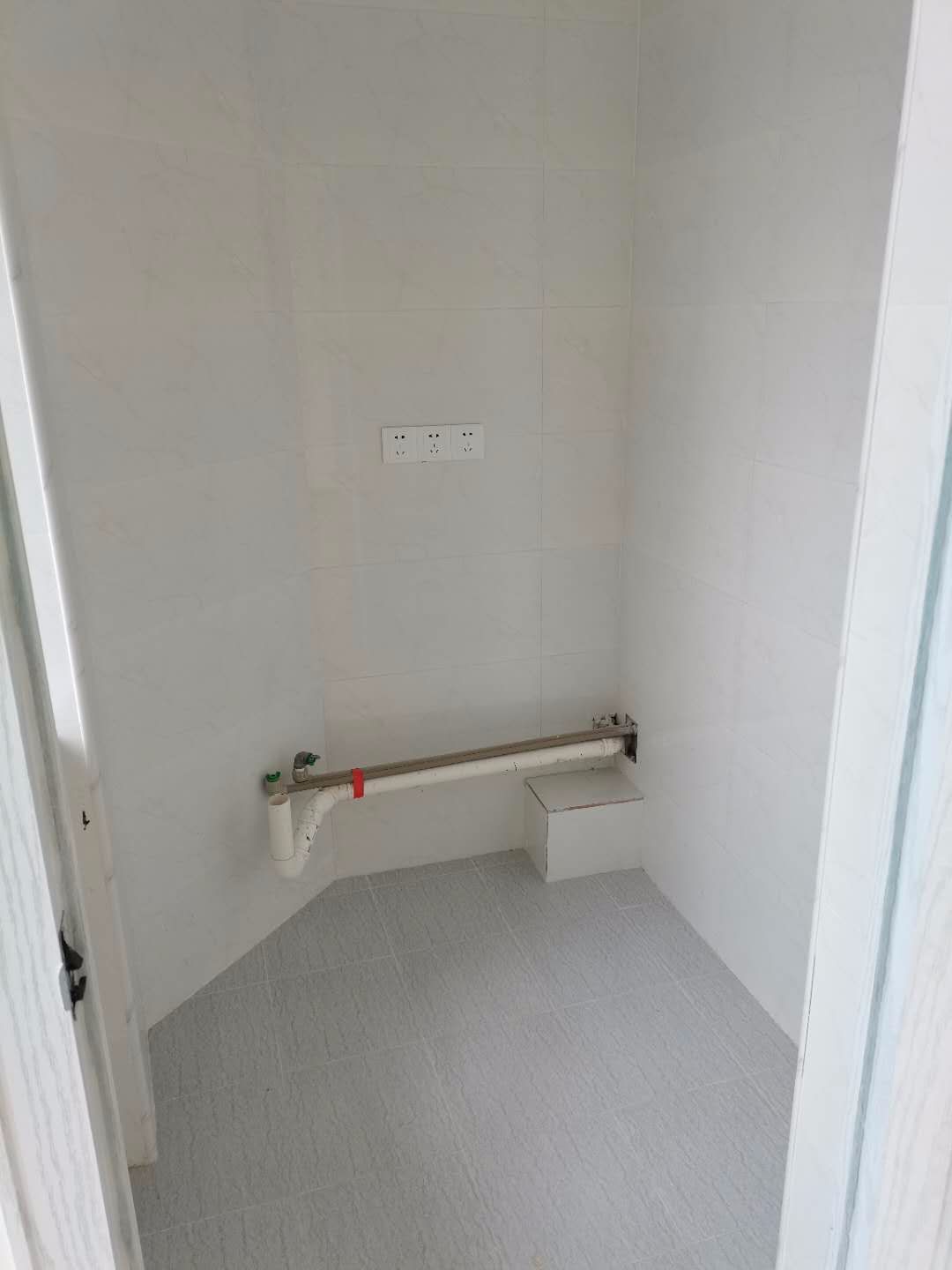 �����Է����