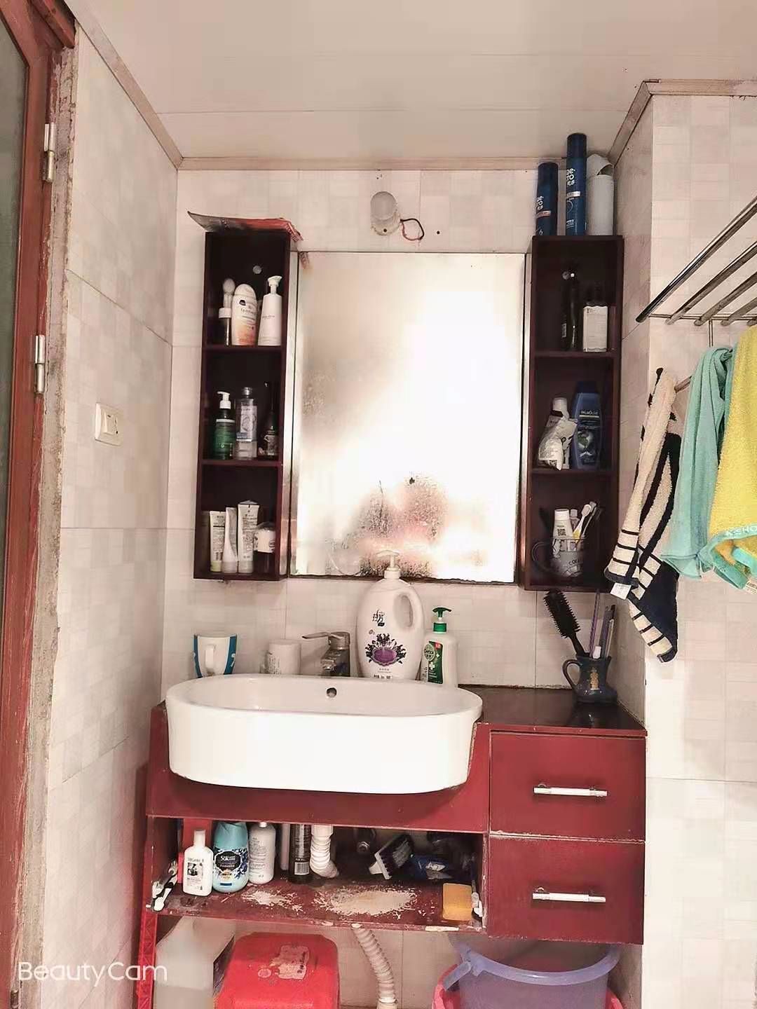 云鶴小區五組房間
