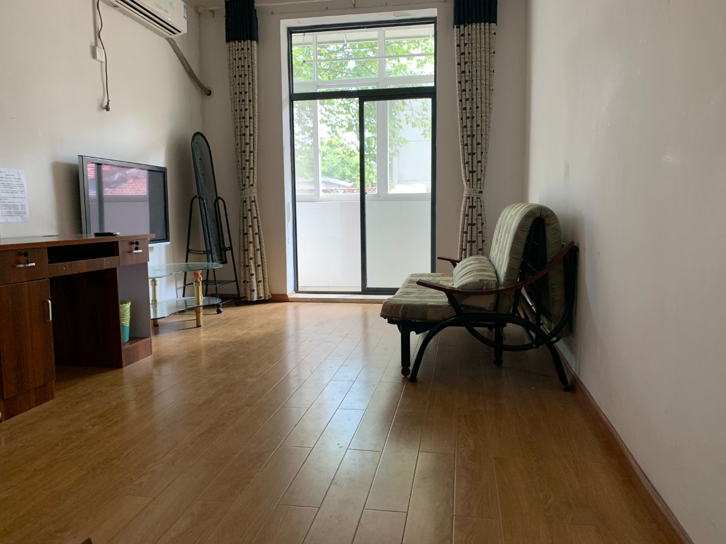 勝利街310號客廳