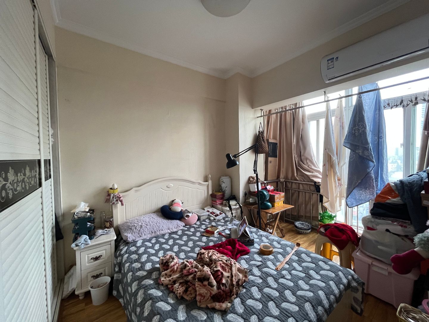 �����Է����