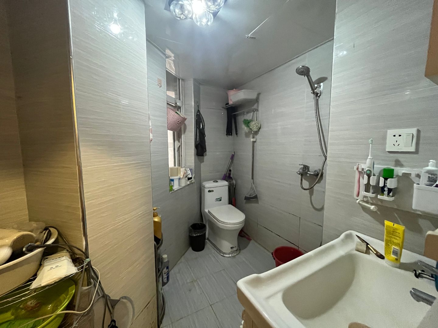 �����Է����