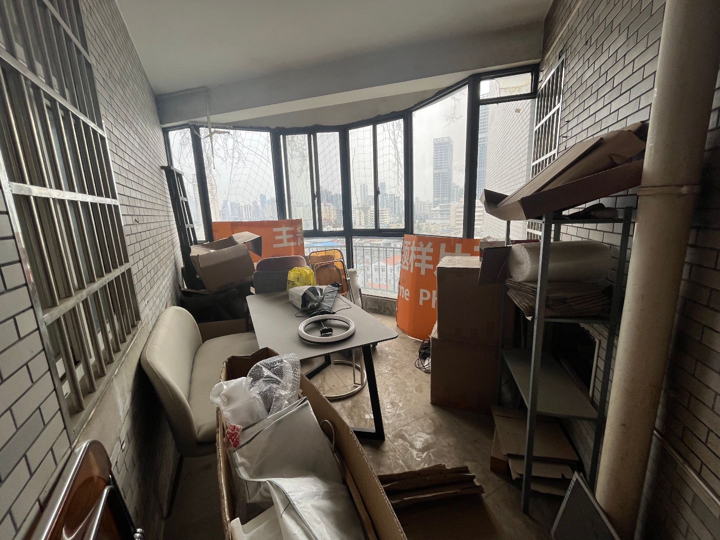 �����Է����