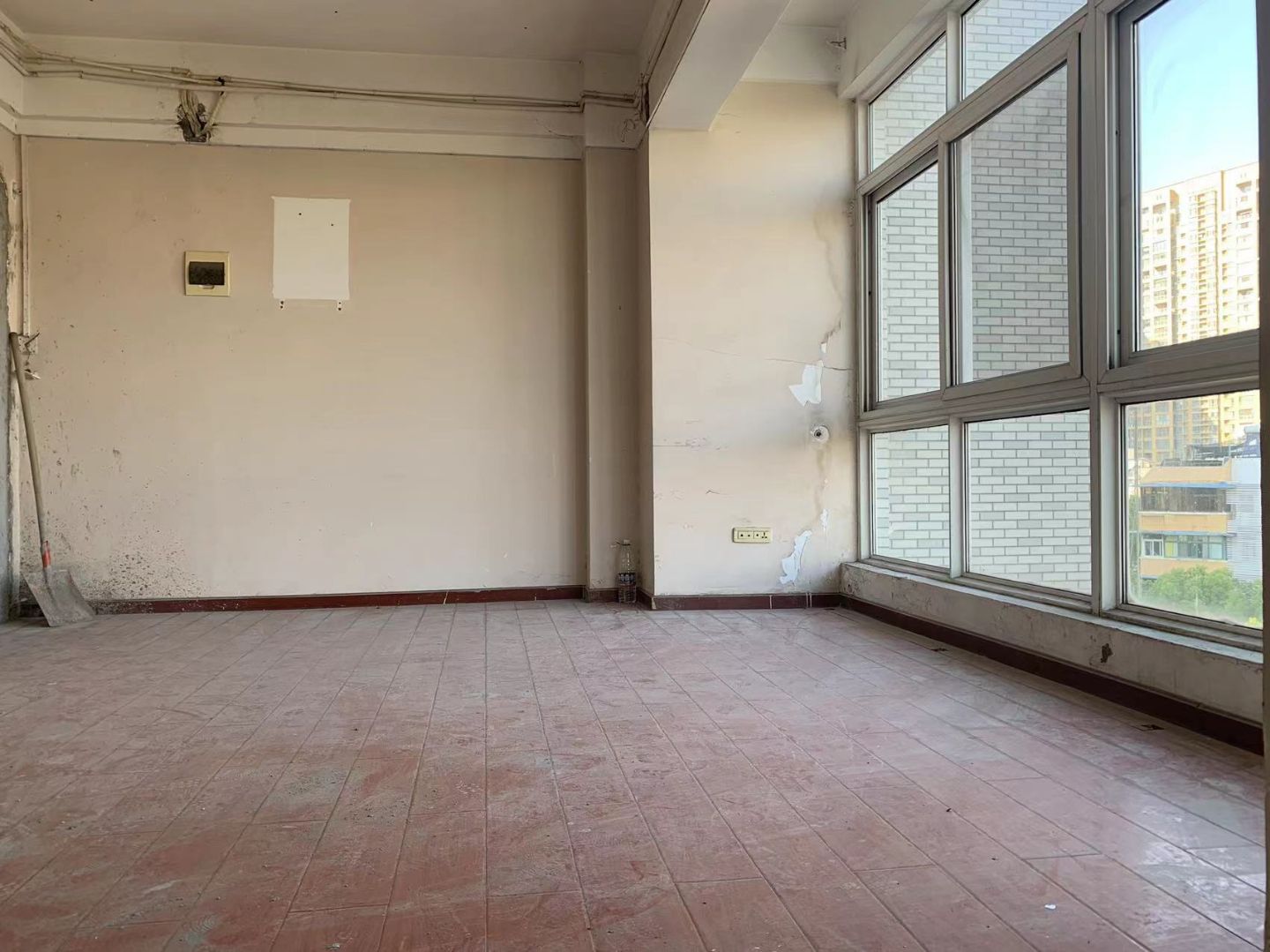 �����Է����