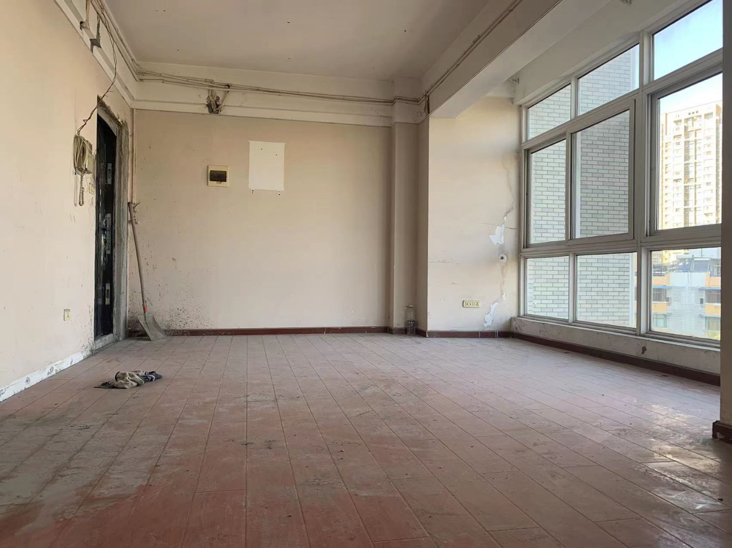 �����Է����